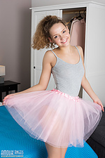 Free pictures gallerys of naked teen girls