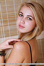 Euro teen erotica softcore thumbnail free amateur nude pics