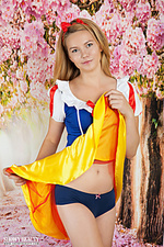 Russian kiss showy beauty pics